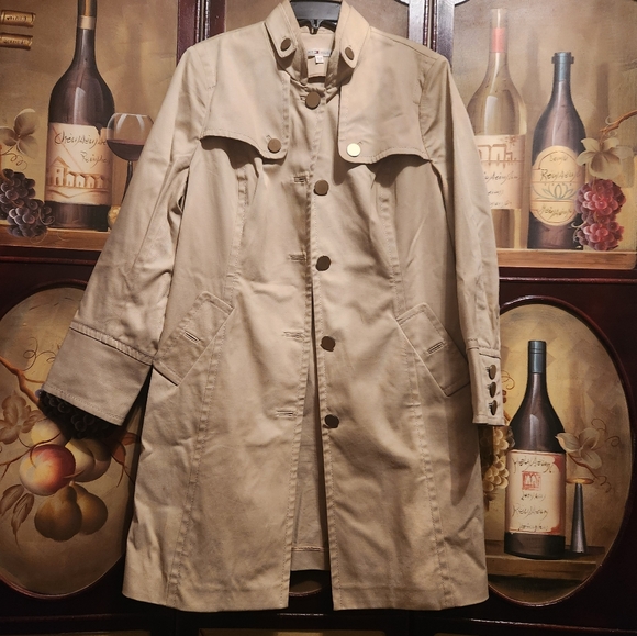 Classy Tommy Hilfiger short trench coat with cute mandarine collar.   Size XL - Picture 1 of 6